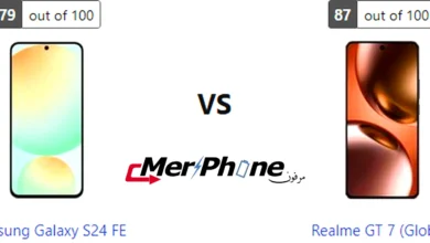 صورة توضح الكتيبات المرفقة مع Samsung Galaxy S24 FE و Realme GT 7 (Global)