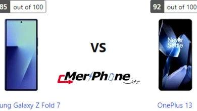 عرض جانبي يوضح انحناء الشاشة في Samsung Galaxy Z Fold 7 و OnePlus 13